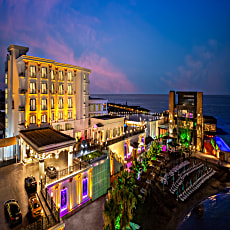 Les Ambassadeurs Hotel & Casino